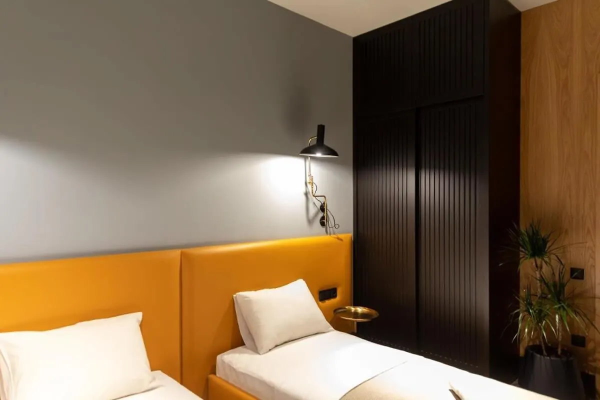 2Br Apartment With A Small Balcony In Sololaki Tbiliszi