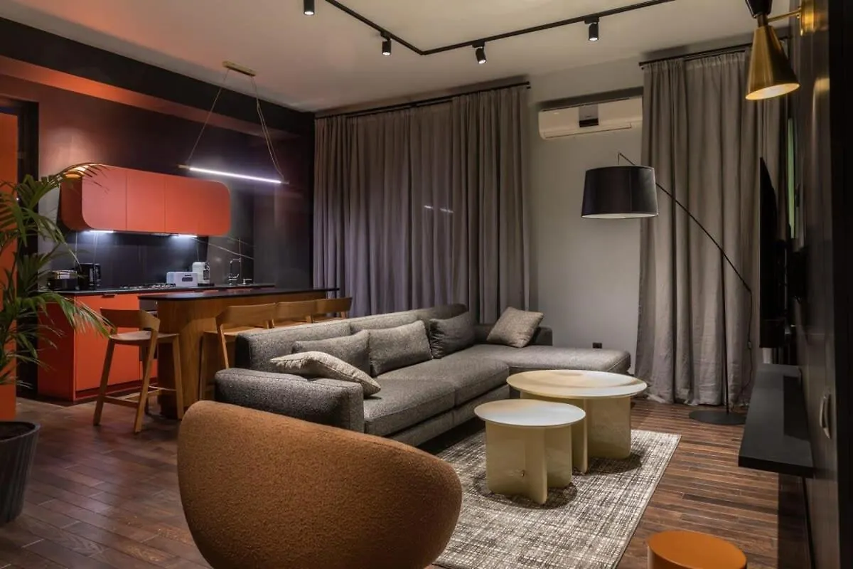 2Br Apartment With A Small Balcony In Sololaki Tbiliszi 0*,