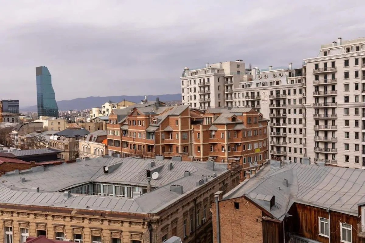 2Br Apartment With A Small Balcony In Sololaki Tbiliszi